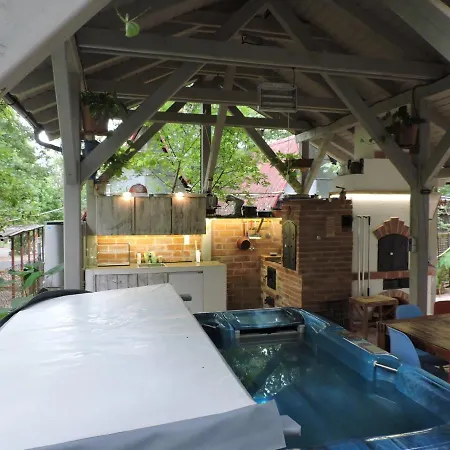 Szepezd Oak Вилла *